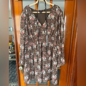 Torrid dress size 4 long sleeve floral dress